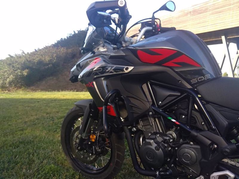 Decoração lateral para depósito - Benelli TRK502X